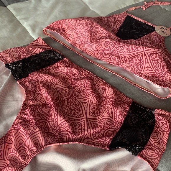 Bobbie Brooks Women’s Halter two piece swimsuit - Picture 3 of 8